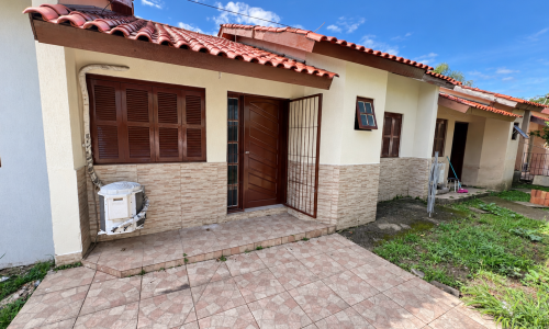 Fachada residencial com luz natural equilibrada